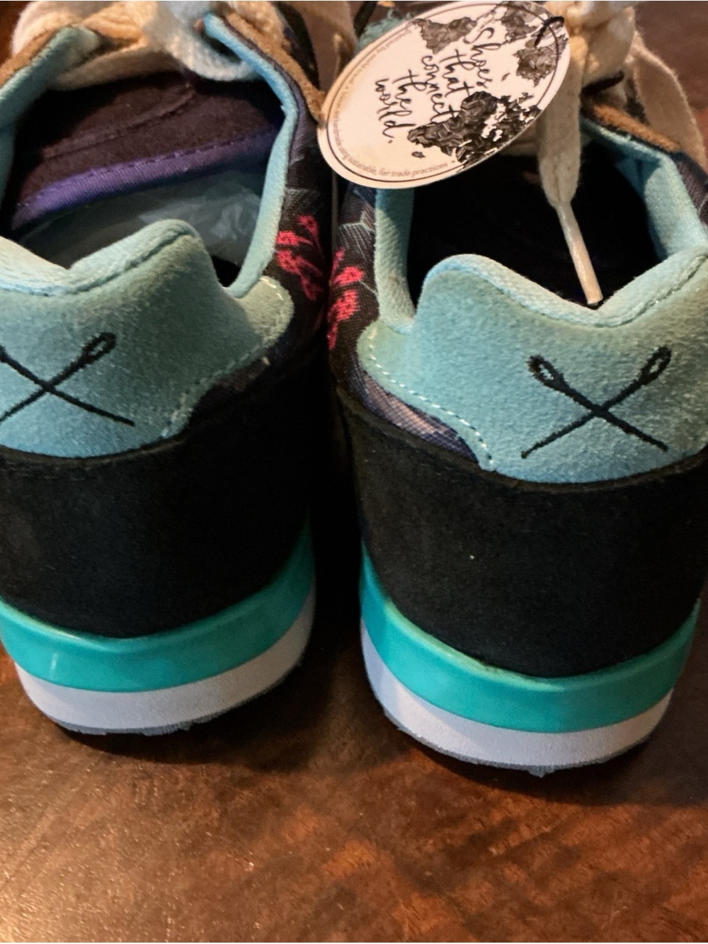 NEW INKKAS TENNIS SHOE - Picture 6 of 8